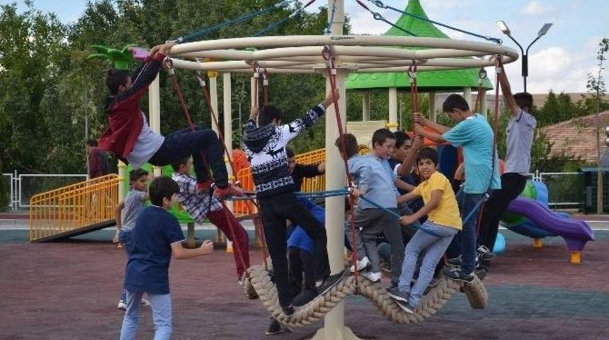 B&uuml;nyan Belediyesi Gen&ccedil;leri Yatırım Yapmaya Devam Ediyor