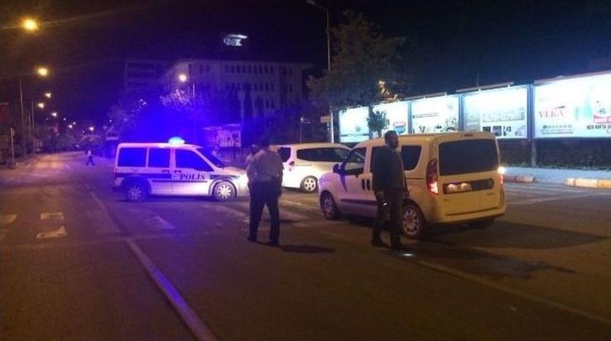 Ş&uuml;pheli Ara&ccedil;lar Polisi Alarma Ge&ccedil;irdi