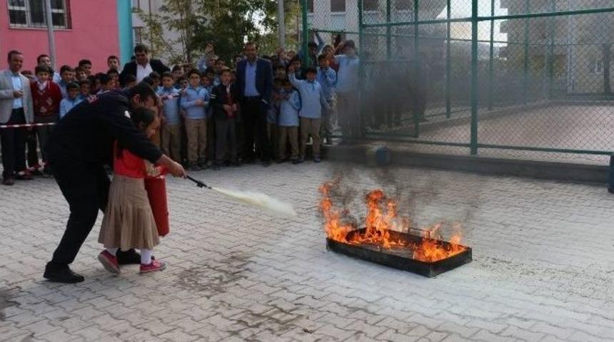 Sivas&rsquo;ta Okulda Yangın Tatbikatı Yapıldı