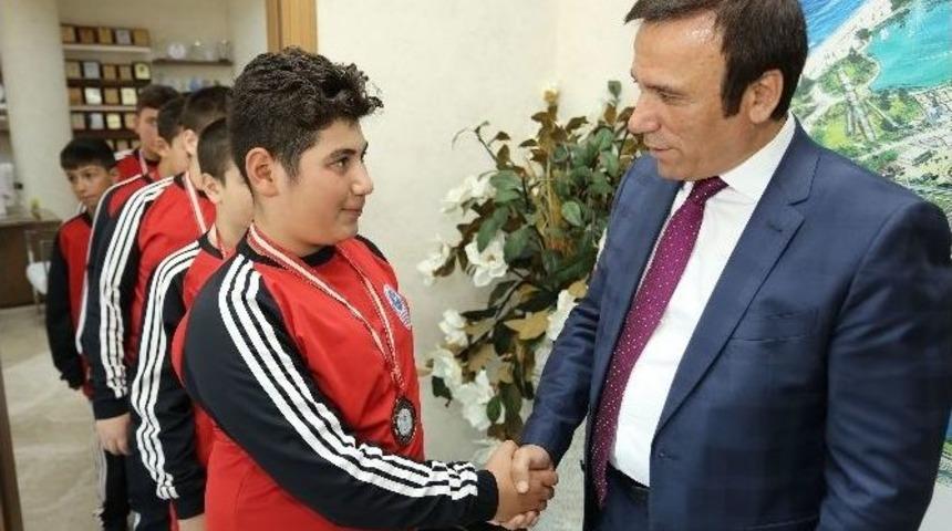 Sporculardan Başkan Gen&ccedil;&rsquo;e Ziyaret