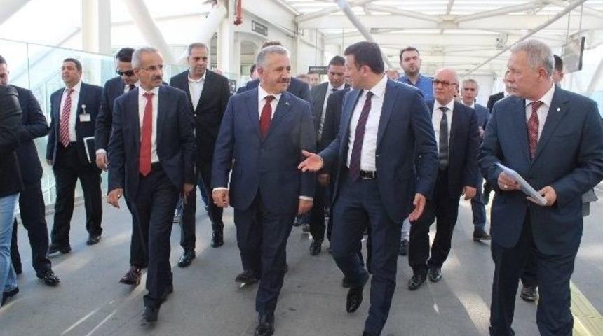 Bakan Arslan&rsquo;dan Adnan Menderes Havalimanı Ziyareti