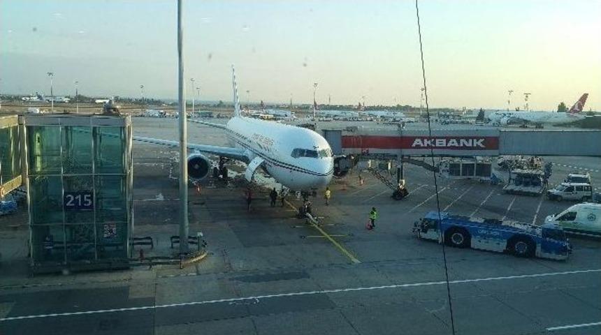 Atat&uuml;rk Havalimanı&rsquo;nda Yolcu U&ccedil;ağını Su Bastı