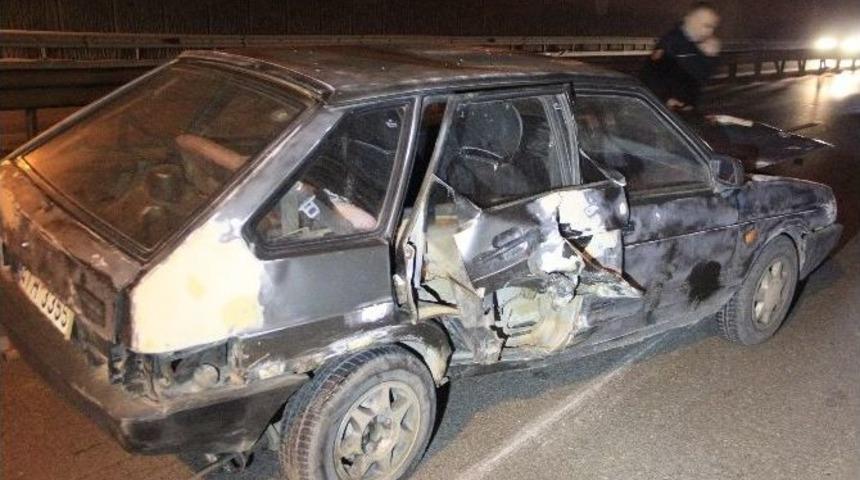 &Ouml;ndeki Ara&ccedil; Takla Attı, Arkadaki Otomobiller Birbirine Girdi: 2 Yaralı