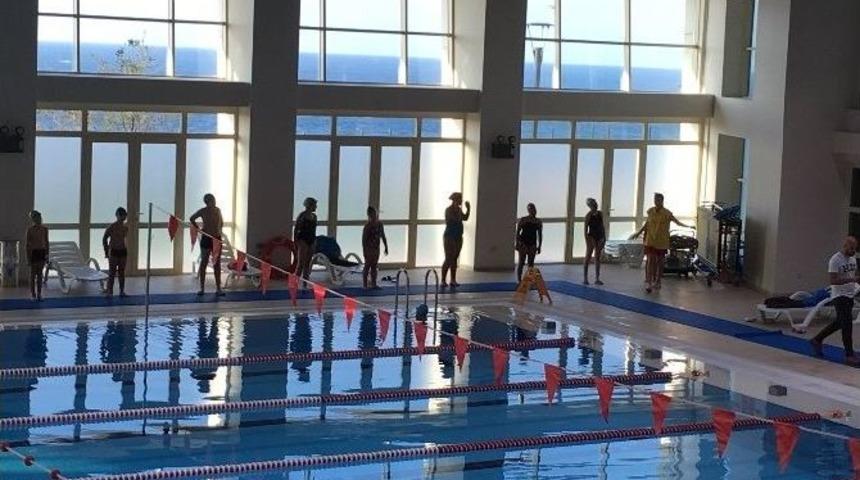 Zonguldak Y&uuml;zme Kul&uuml;b&uuml;; Be&uuml; Yarı Olimpik Havuzu&rsquo;nda