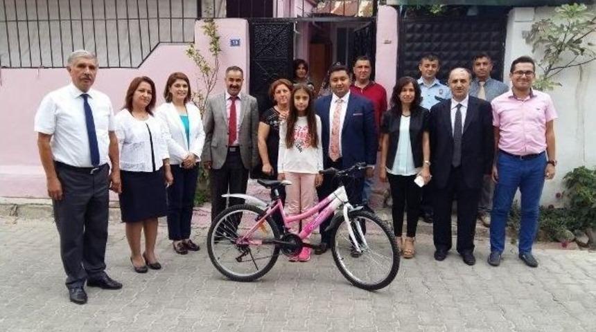 Yenipazar&rsquo;da Yetim Ve &Ouml;ks&uuml;zler Sevindiriliyor