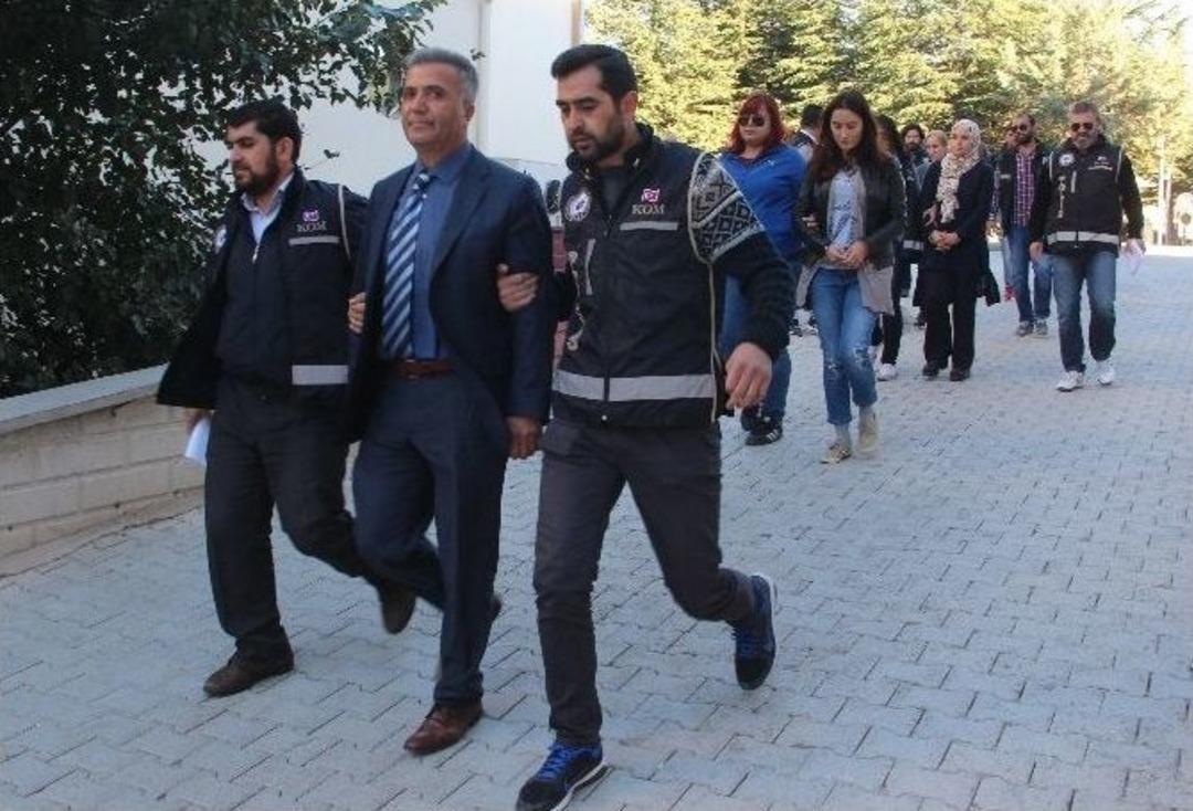 Dbp&rsquo;li Belediyeye Operasyon, Başkanlarla Birlikte 13 Ş&uuml;pheli G&ouml;zaltına Alındı