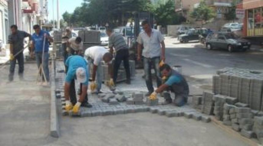 Beyşehir&rsquo;de Dış Mahallelere 2,5 Milyon Adet Kilitli Parke D&ouml;şendi