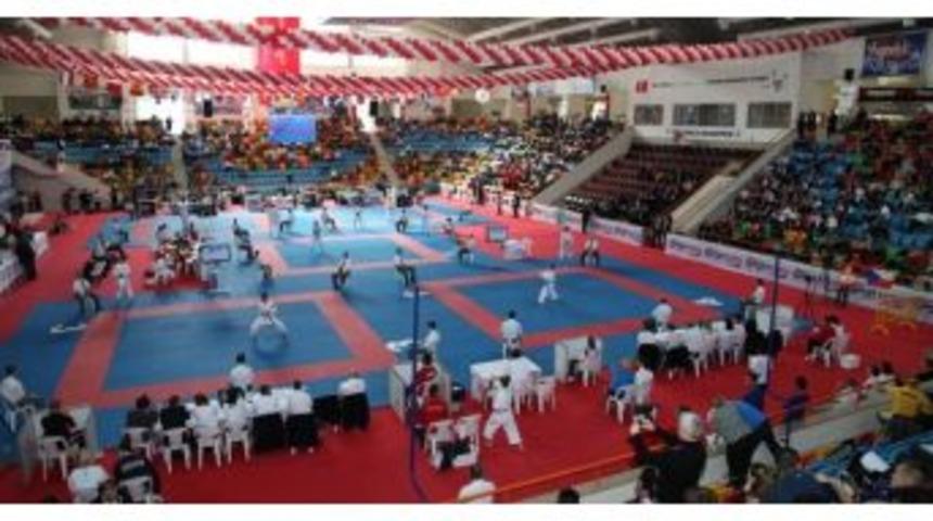 Tekvando Şampiyonasına Sel&ccedil;uklu Ev Sahipliği Yapacak