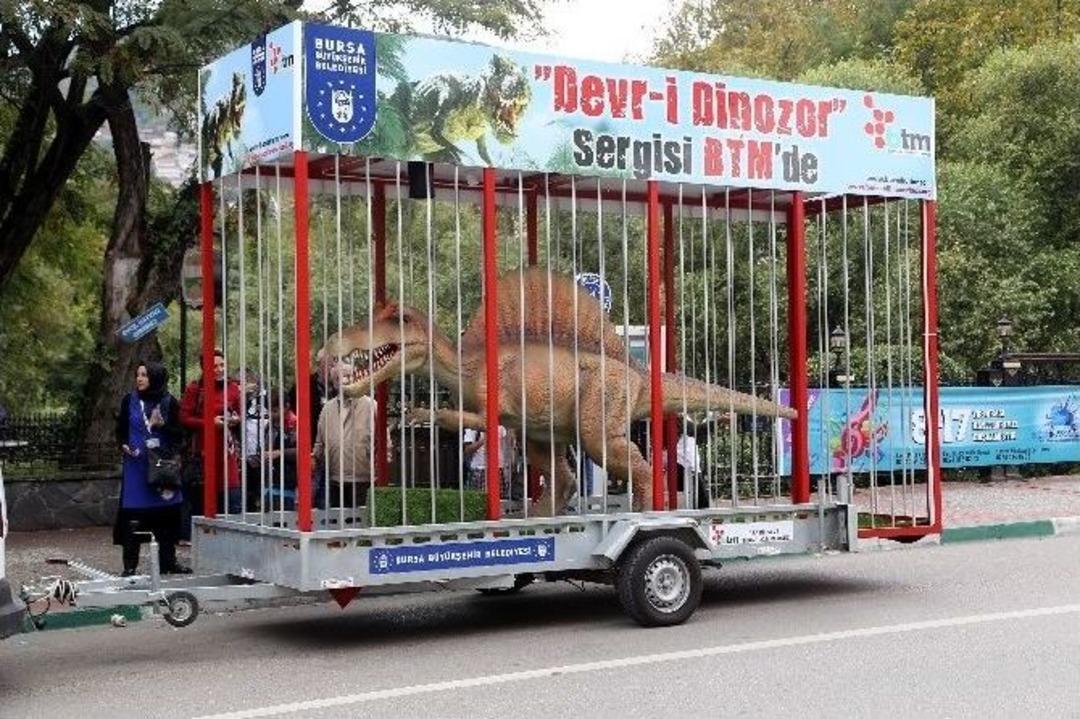 Bursa&rsquo;yı Dinozorlar Bastı