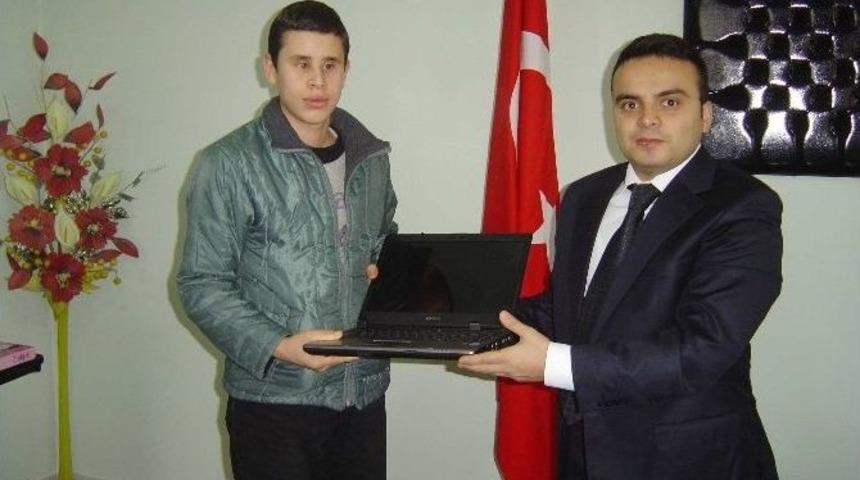 G&ouml;rme Engelli Milli Sporcu, Kendisine Verilen Bilgisayar Desteğini Boşa &Ccedil;ıkarmadı