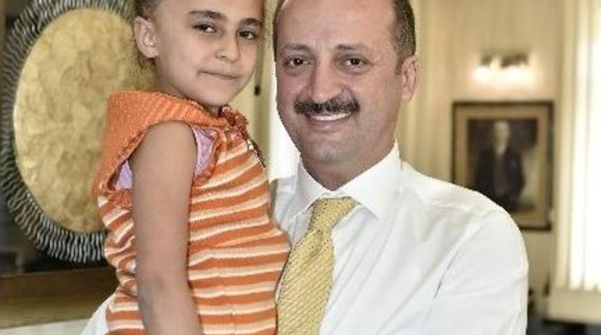 Akgül’e Minik Ziyaretçi