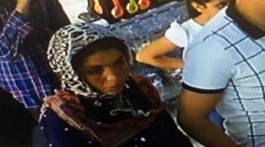 Kalabalığı Fırsat Bilen Kadın, Telefoncuyu Dolandırdı