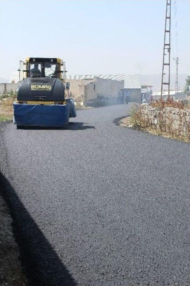 Ağrı Özel İdaresinden Yol Asfaltlama Çalışması