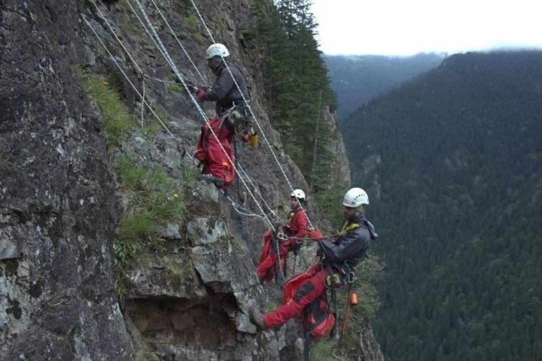 (&ouml;zel Haber) S&uuml;mela Manastırı&rsquo;nda Dağcıların Kayalarla M&uuml;cadelesi