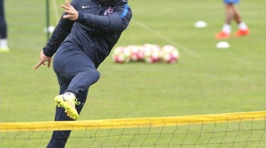 Trabzonspor Yağmur Altında &Ccedil;alıştı