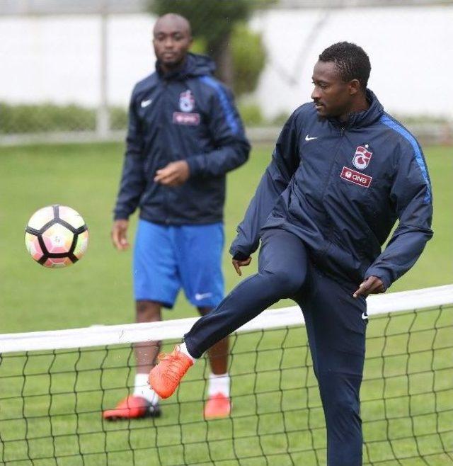 Trabzonspor Yağmur Altında Çalıştı