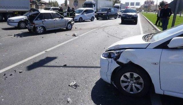 Aksaray’da Zincirleme Trafik Kazası: 4 Yaralı