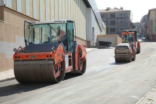 Emek Kapalı Pazar Çevresinde Asfalt Çalışmaları