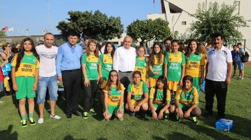 Erdemli Belediyesi&rsquo;nden Spora Destek