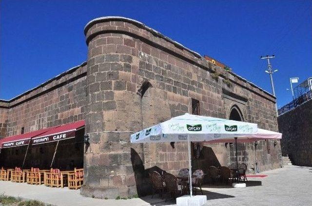 Tarihi Papşen Hanı, Cafe Ve Restorana Dönüştürüldü