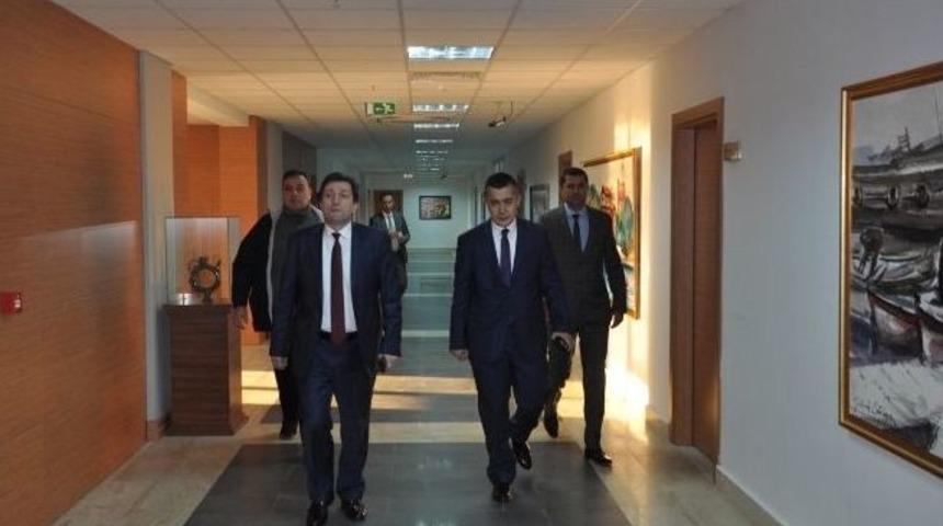 Vali Tavlı İl &Ouml;zel İdaresini Ziyaret Etti