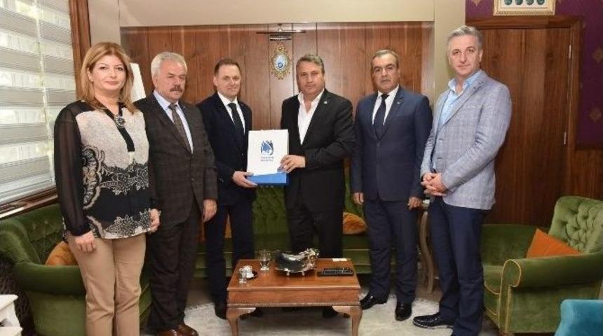 Başkan &Ccedil;er&ccedil;i, Arnavutluk B&uuml;y&uuml;kel&ccedil;isini Ağırladı