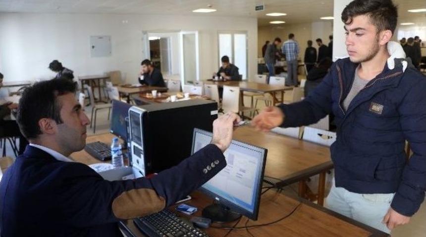 B&uuml;y&uuml;kşehir&rsquo;den &Ouml;ğrencilere &Ouml;zel Hat Ve Kart Jesti