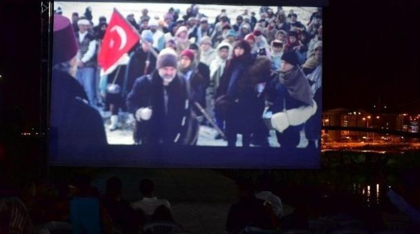Ünye’de Açık Hava Nostalji Sinema Günleri’ne Emeği Geçenlere Plaket