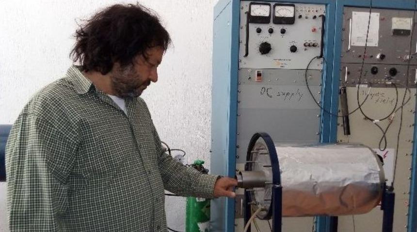 &rsquo;&ccedil;ılgın Profes&ouml;r&rsquo;, Geleceğin Silahını Geliştirmek İ&ccedil;in 2 Milyon Tl B&uuml;t&ccedil;e &Ccedil;ıkardı