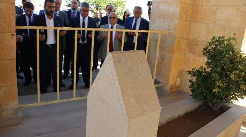 Yunus Emre Aksaray&rsquo;daki Anıt Mezarı Başında Anıldı