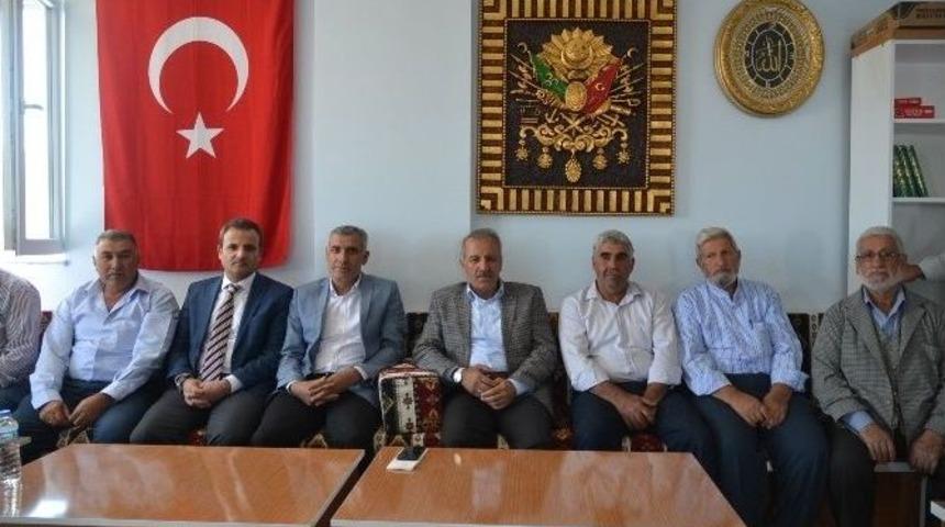 Milletvekili Şahin Mahalle Gezilerini S&uuml;rd&uuml;r&uuml;yor