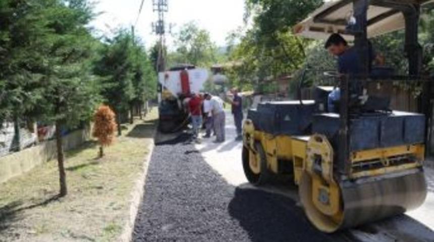 Mahmudiye&rsquo;de Yıpranan Yollar Onarılıyor