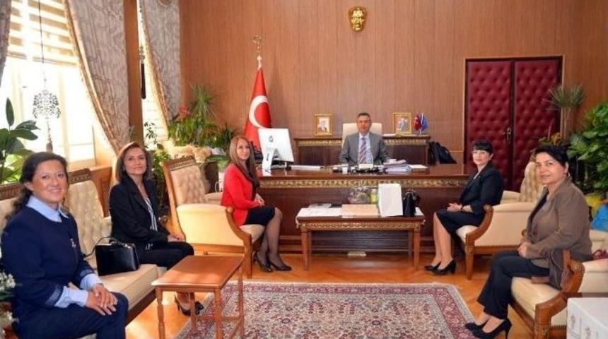 Boz&uuml;y&uuml;k Yardım Sevenler Derneği&rsquo;nden Vali Elban&rsquo;a Ziyaret