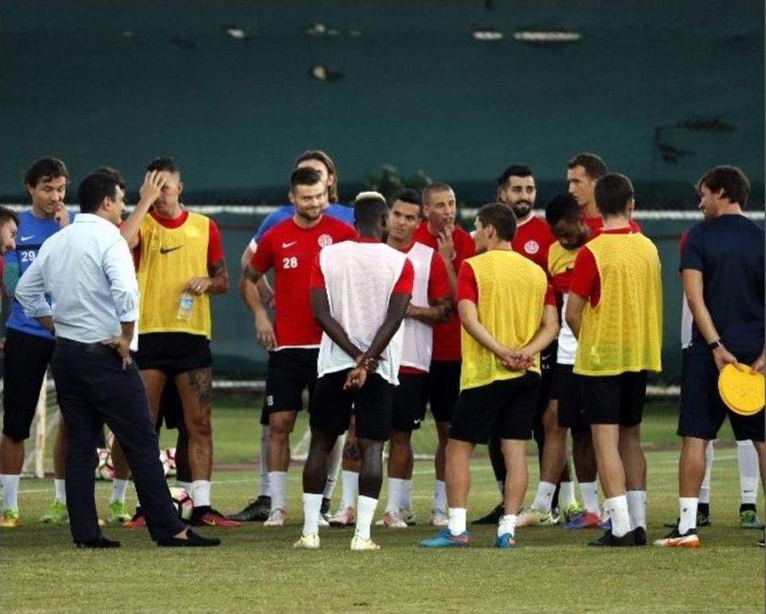 Affedilen Eto&rsquo;o Takımla &Ccedil;alışmalara Başladı