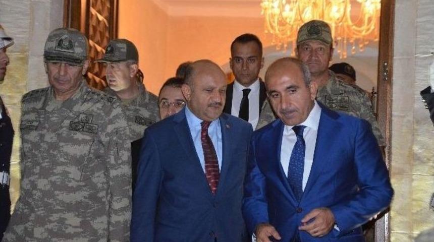 Milli Savunma Bakanı Fikri Işık, Valiliği Ziyaret Etti