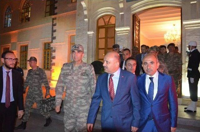 Milli Savunma Bakanı Fikri Işık, Valiliği Ziyaret Etti