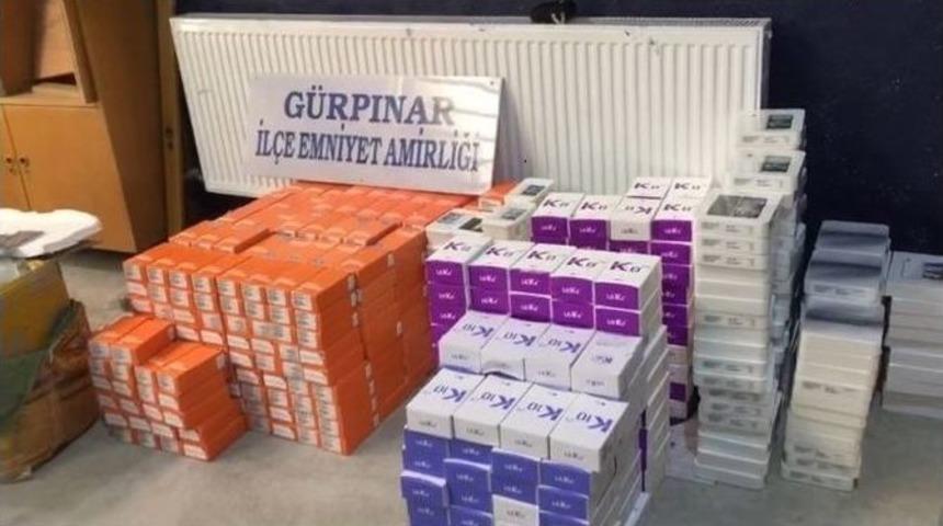 Van&rsquo;da 3 Bin Adet Ka&ccedil;ak Cep Telefonu Ele Ge&ccedil;irildi