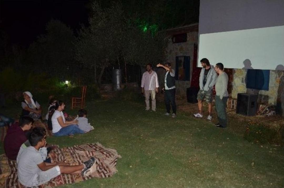 &Uuml;nl&uuml; Oyuncular &Ccedil;ocukluklarına D&ouml;nd&uuml;