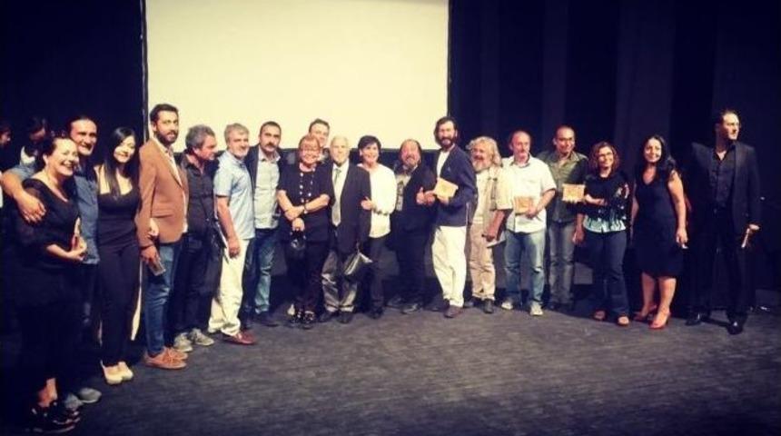 En İyi Y&ouml;netmen &Ouml;d&uuml;l&uuml; Cenk Behram Su&rsquo;nun Oldu