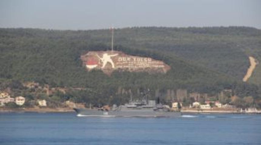 Rus Savaş Gemisi Çanakkale Boğazı’ndan Geçti