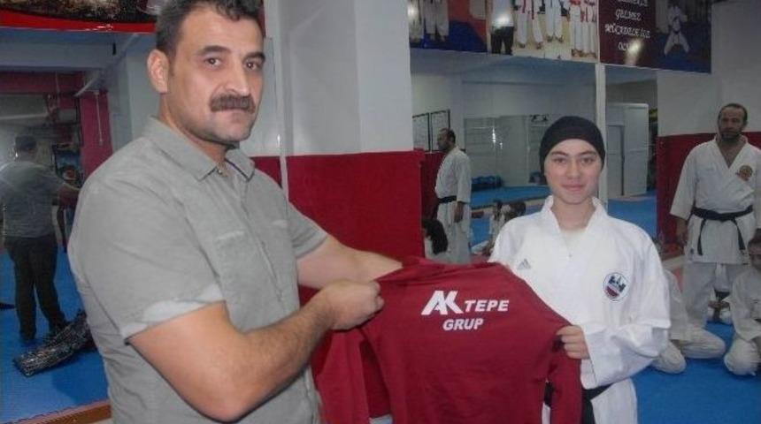 Diyarbakırlı Karatecilere Malzeme Yardımı