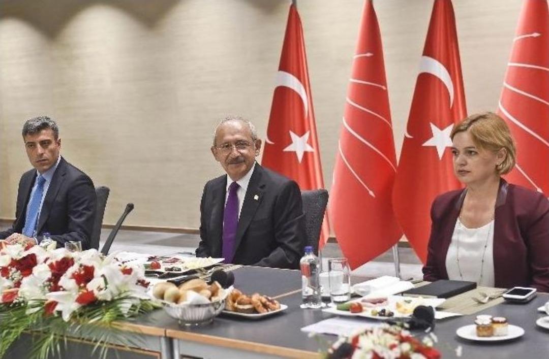 Chp Lideri Kemal Kılı&ccedil;daroğlu Yabancı Basınla Bir Araya Geldi