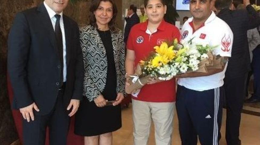 Bakan Elvan Ve Avcı, Satran&ccedil;ta Avrupa 2.&rsquo;si Olan, Doğa Okulları &Ouml;ğrencisini Kabul Etti