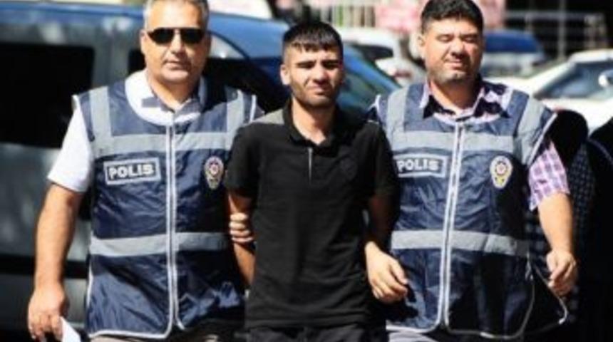 Polis "vatandaş Ve Esnaf" Oldu, Gasp&ccedil;ıları Yakaladı