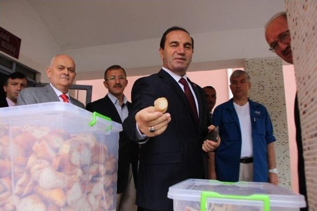 Amasya Valisi Işık&rsquo;tan Okulda Şok Yemek Denetimi