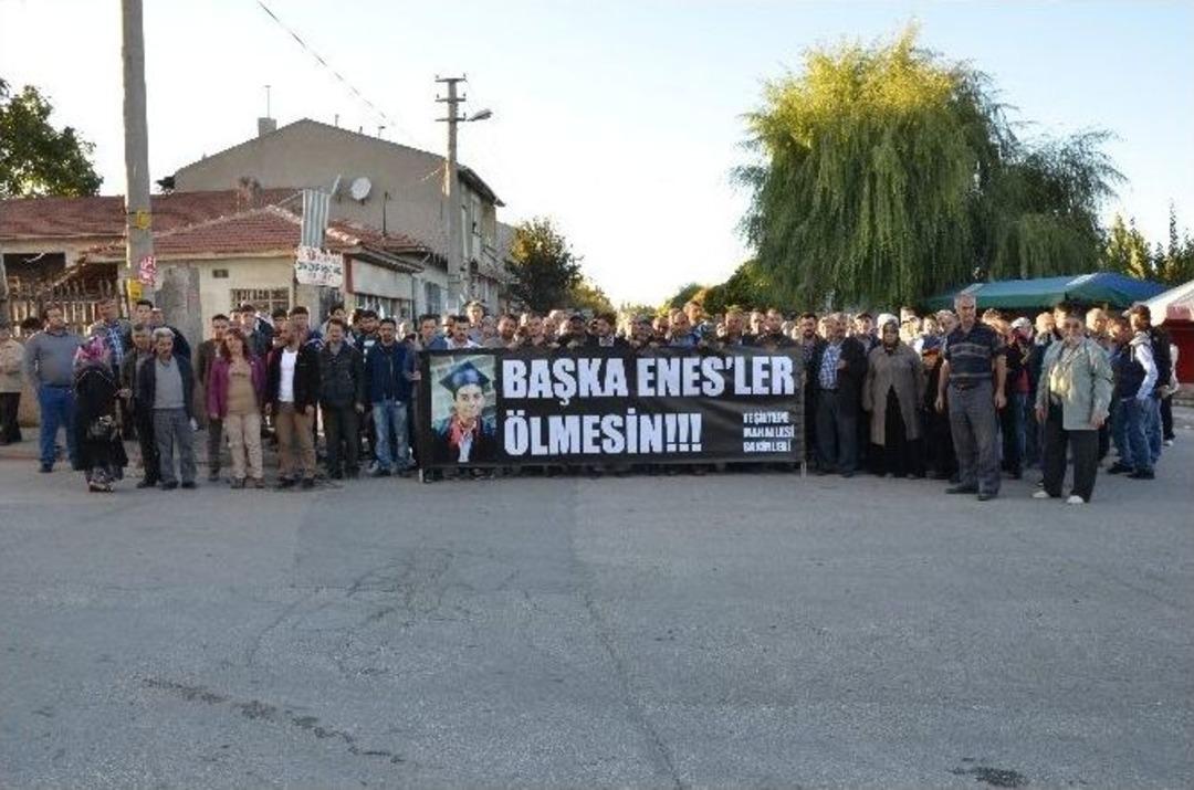 Başka Enesler &Ouml;lmesin Diye T&uuml;m Mahalleli Toplandı