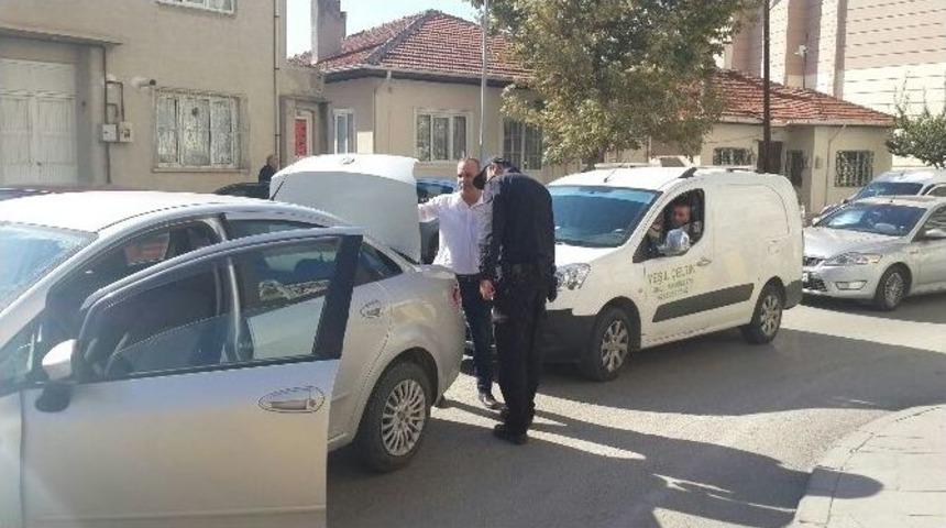 Bilecik Polisinden Ara&ccedil;larda Bagaj Kontrol&uuml;