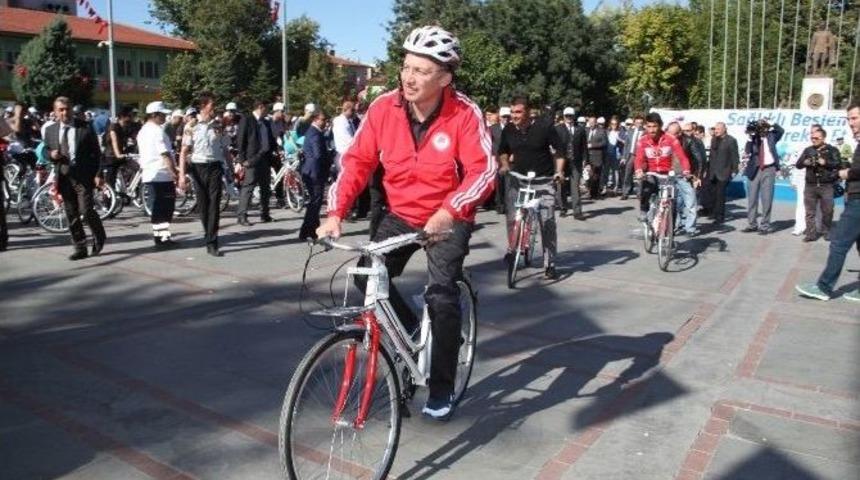 Sd&uuml; &Ouml;ğrencilerine Bedava Bisiklet