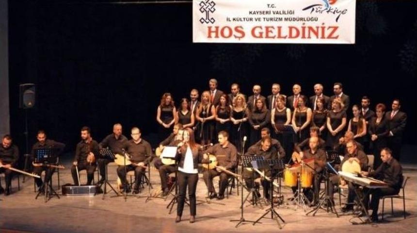 T&uuml;rk Halk M&uuml;ziği Korosuna B&uuml;y&uuml;k İlgi
