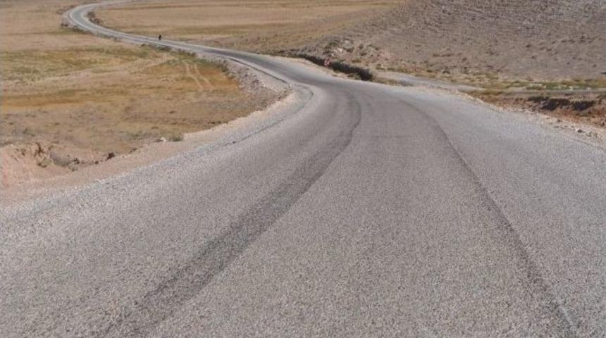 Cihanbeyli&rsquo;de 25 Kilometrelik Asfalt &Ccedil;alışması Tamamlandı